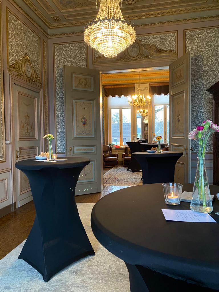 Groene salon ingericht voor receptie